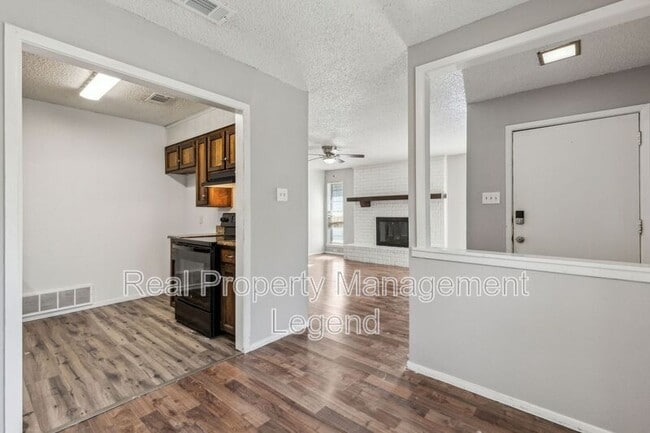 Building Photo - 8236 El Retiro Rd
