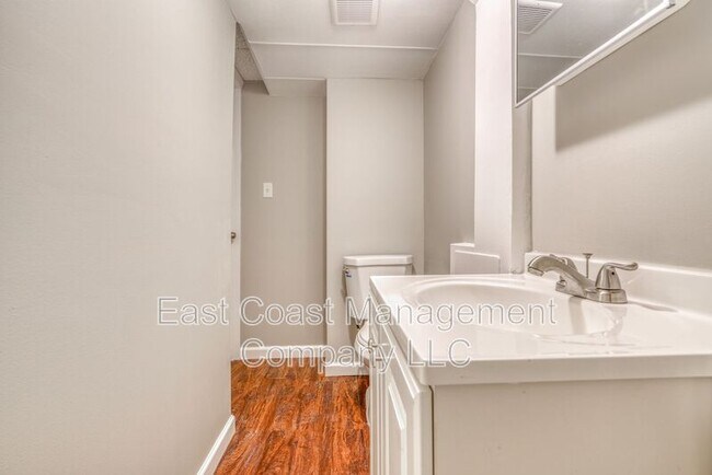 Building Photo - 9616 Mason Ave