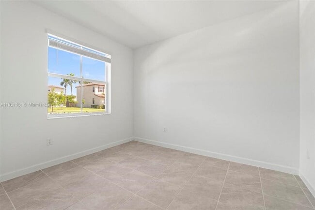 Building Photo - 3 bedroom in Miami FL 33167