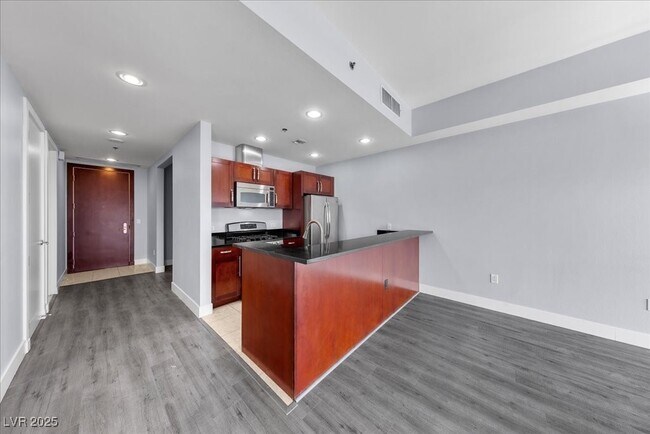 Building Photo - 4575 Dean Martin Dr