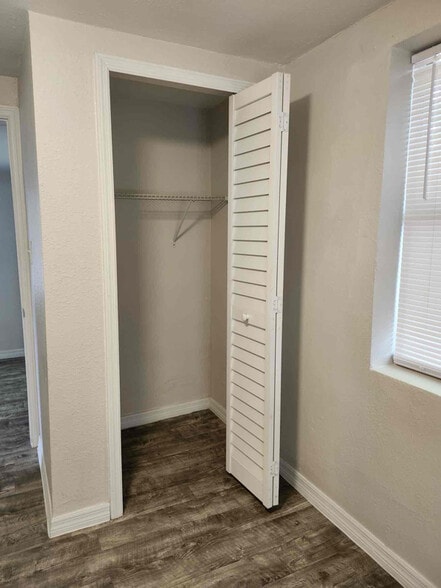 Building Photo - 1335 E Bay St