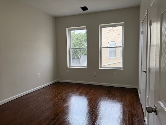 Building Photo - 168 N Grove St