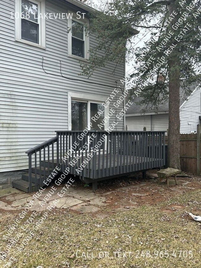 Building Photo - 1068 Lakeview St