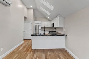 Building Photo - 376 Arnolds Neck Dr