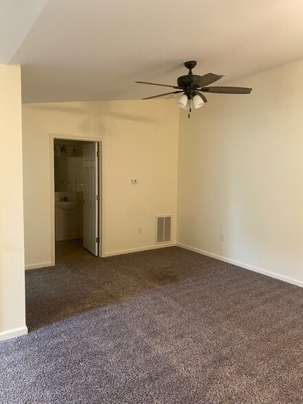 Building Photo - 122 S Hillsdale St