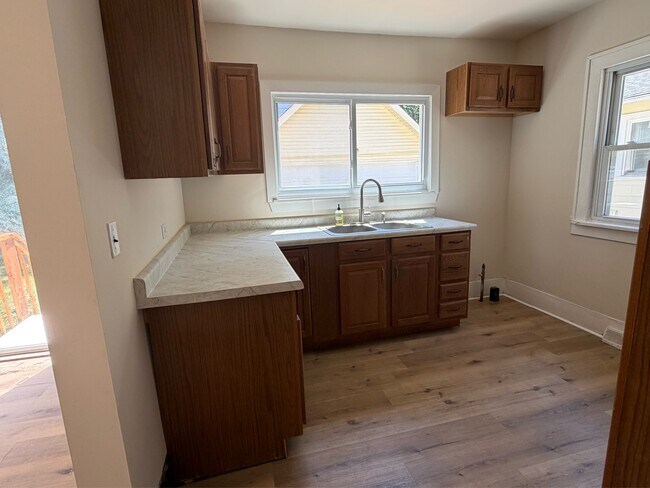 Building Photo - 1128 Maginn Ct