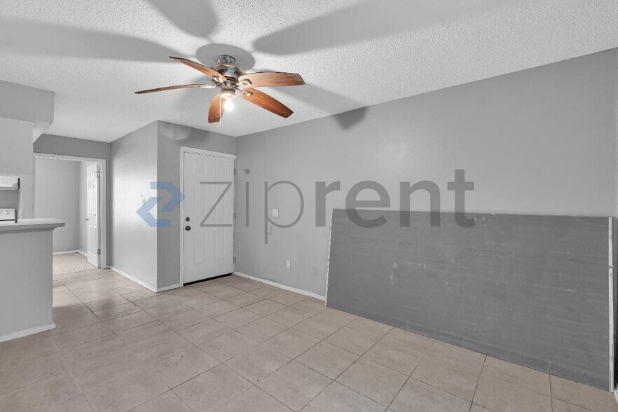 Building Photo - Unit 2