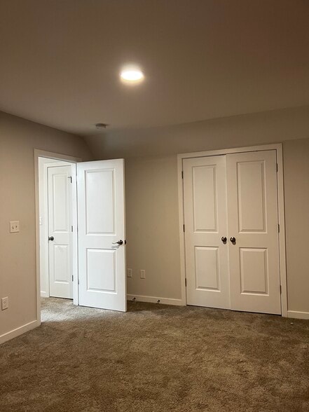 Building Photo - 2606 Middle Ave