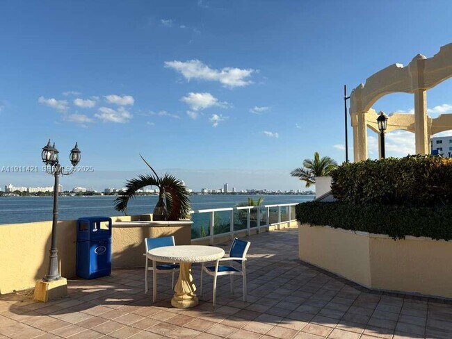 Building Photo - 7601 E Treasure Dr