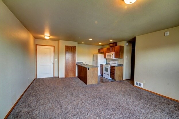 Building Photo - 2202 Mercedes Dr