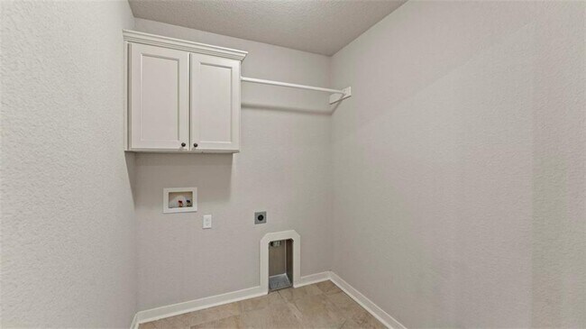 Building Photo - 3960 Deerhurst St