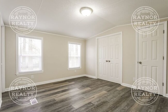 Building Photo - 2009 Moorgate Ct