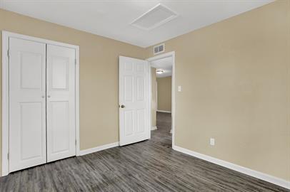 Building Photo - Looney Apartments