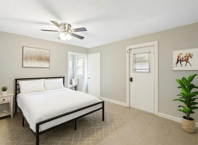 Building Photo - 22 Flamingo-