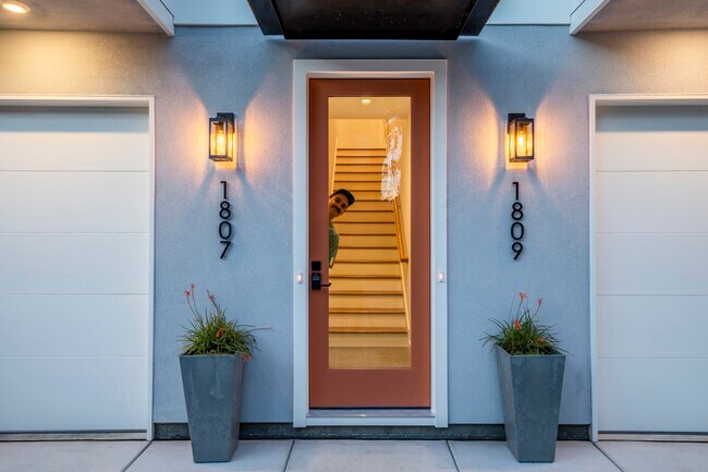 Building Photo - 1807 Powerhouse Alley