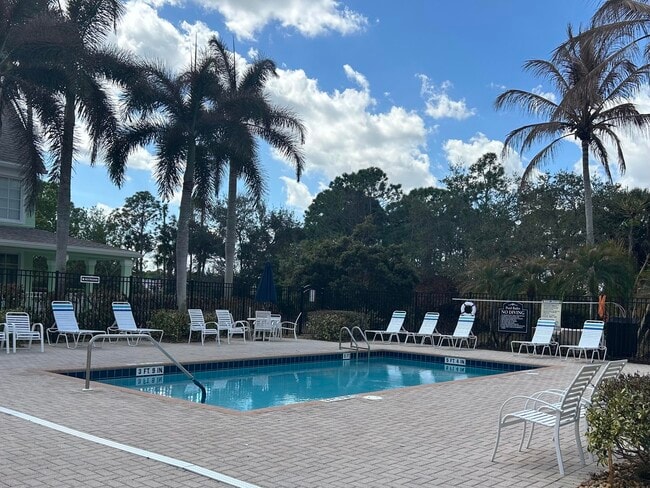 Building Photo - 1687 SE Pomeroy St