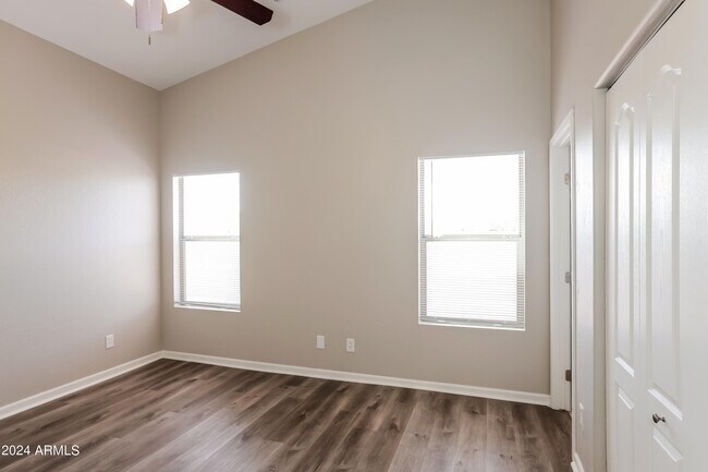 Building Photo - 1815 E Hamel Way