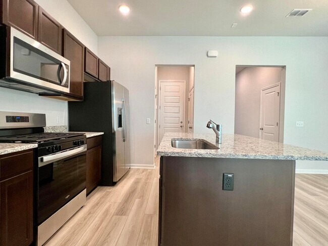 Building Photo - 4008 Flatiron Dr