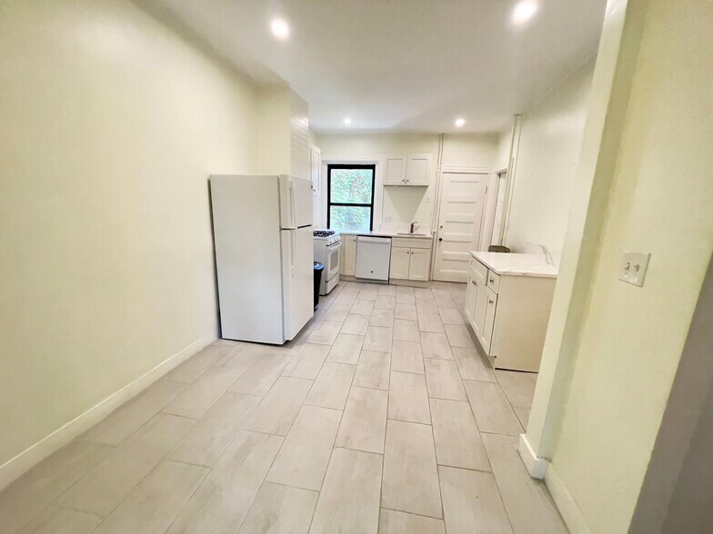 Kitchen / Pantry / Breakfast Nook - 1857 Beacon St