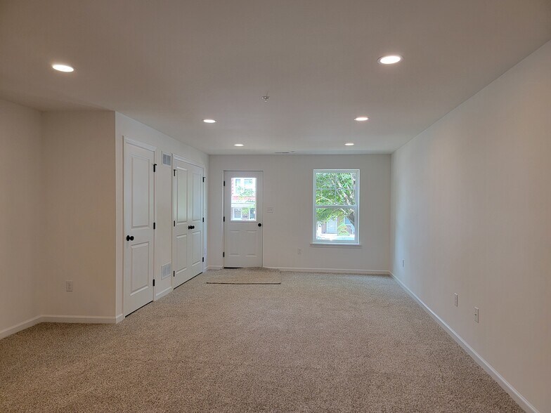 Building Photo - 8 Kuechler Ct