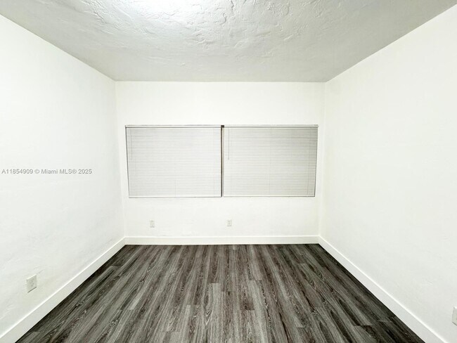 Building Photo - 7435 Byron Ave