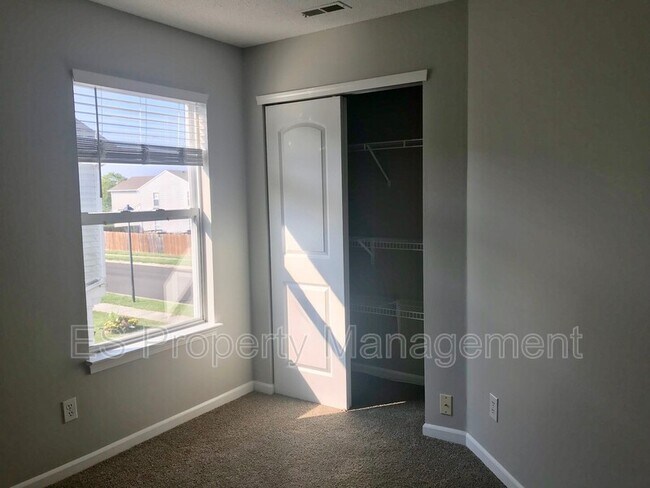 Building Photo - 4481 Redcliff N Ln