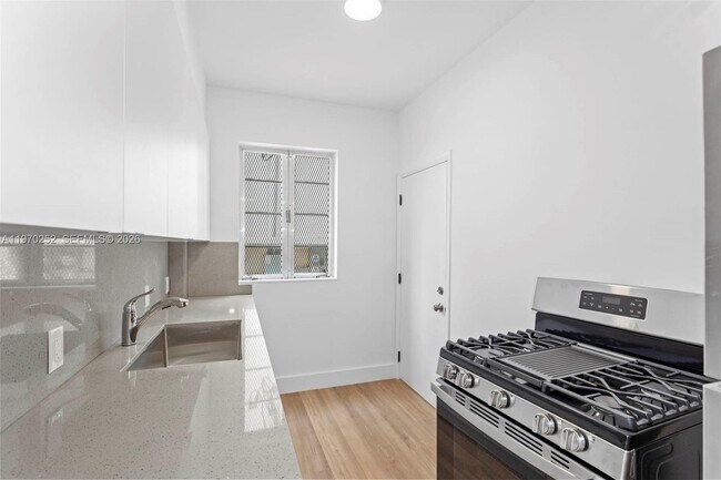 Building Photo - 1044 Michigan Ave