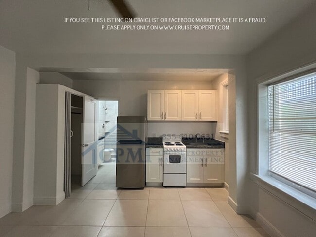 Interior Photo - 123 S Golfview Rd