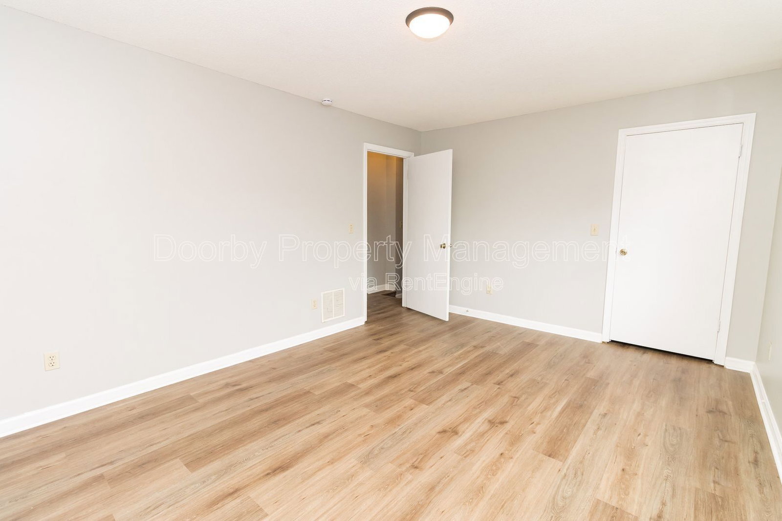 Building Photo - 7808 Holiday Hills Cir