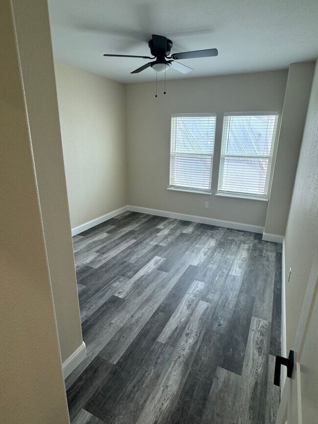 Building Photo - Beautiful modern Townhome in Peaster ISD NO Water Bill -  Fenced Yard - GATED: Spring Move in Spe...