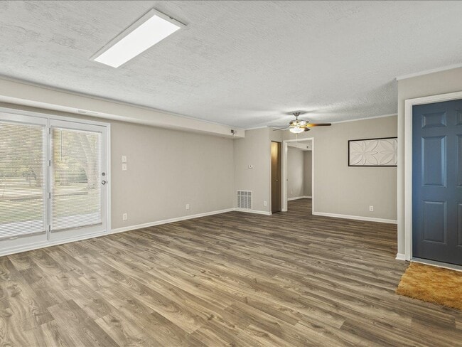 Building Photo - 2205 Clover Ave
