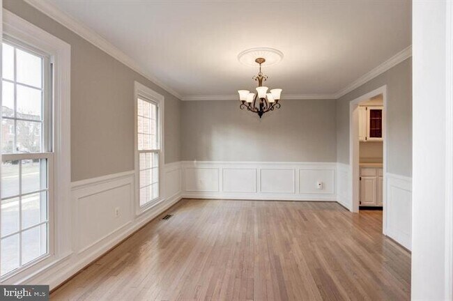 Building Photo - 14213 Floral Park Dr