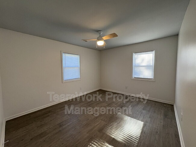 Building Photo - 3119 Azalea Dr