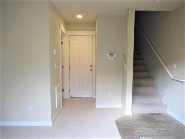 Building Photo - 2bd/2.5ba Seattle Townhome