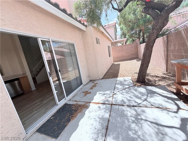 Building Photo - 10404 Sloping Hill Ave