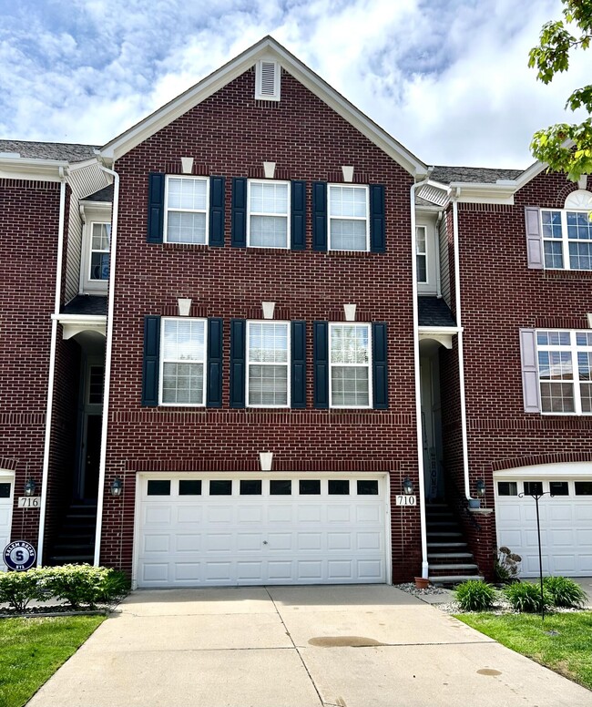 Primary Photo - 710 Cherry Orchard Rd