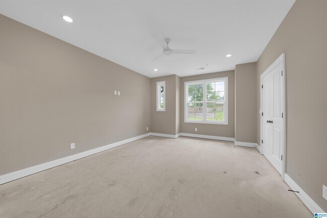 Building Photo - 4228 Oakview Ln