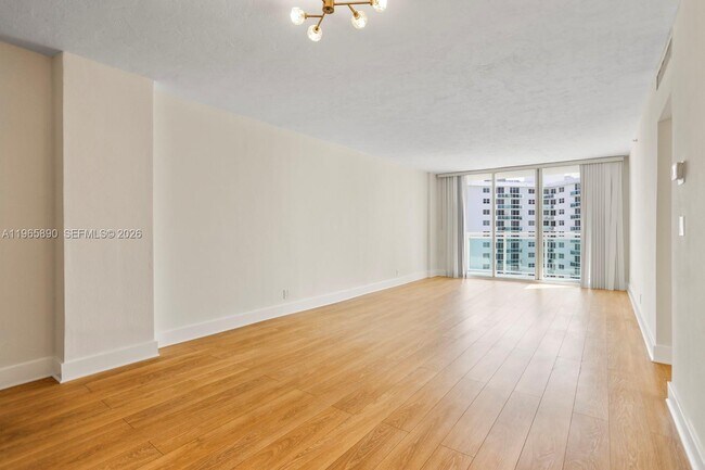 Building Photo - 3000 S Ocean Dr