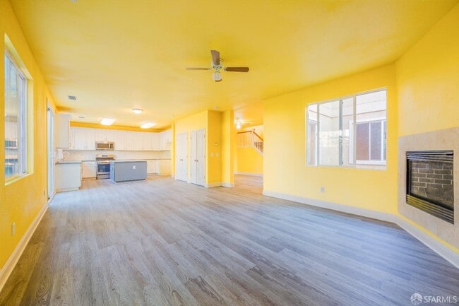 Building Photo - 5476 Summerfield Dr