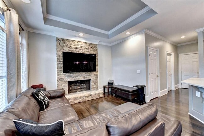 Building Photo - 645 Falls Bay Ct