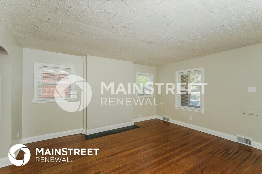 Building Photo - 3924 River Park Dr