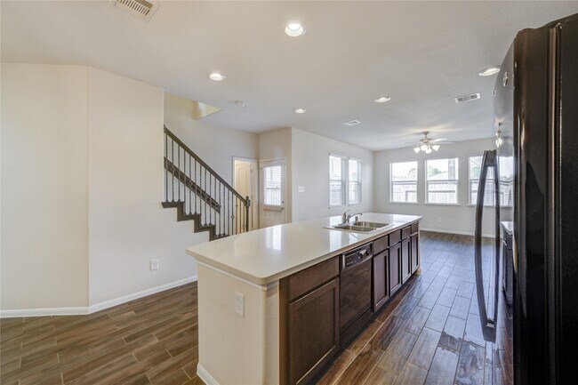 Building Photo - 8335 Hawthorn Vly Ln