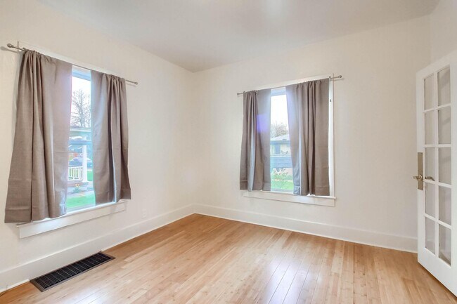 Building Photo - Charming 3 bedroom House in the heart of E...