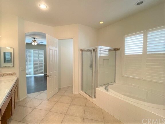 Building Photo - 34206 Pinehurst Dr