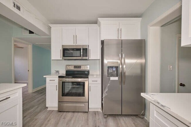 Building Photo - 4370 Deleon St