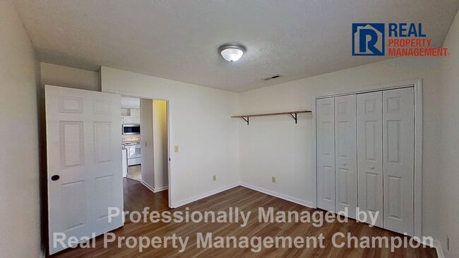 Building Photo - Freshly Updated 3 BD/2 BA Home with Garage, Fenced Yard Near Smith Creek Park