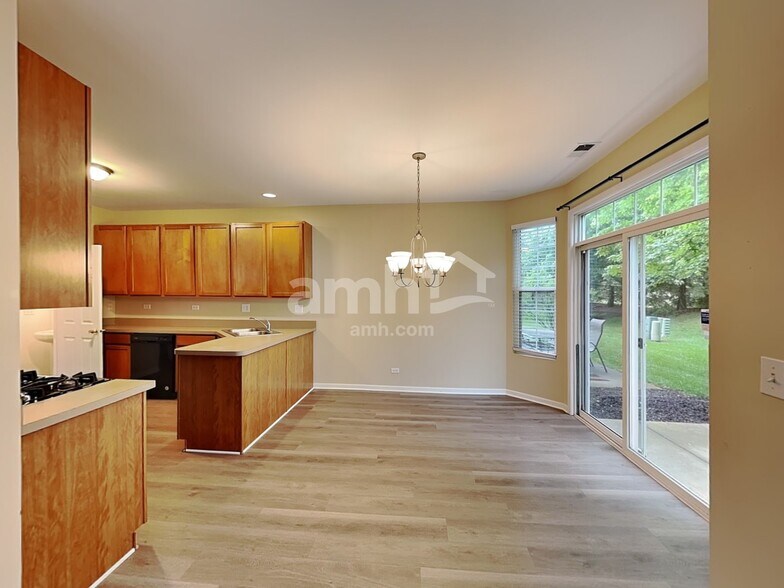 Building Photo - 509 Springbrook Trail N