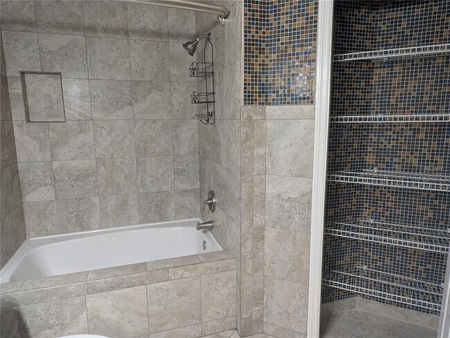 Building Photo - 5180 Northridge Rd