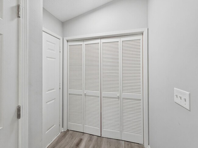 Building Photo - Charming Updated Ranch on Cul-de-Sac with Designer Finishes in Prime Kennesaw Location