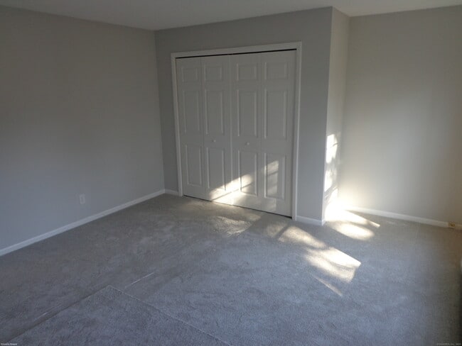 Building Photo - 83b N High St